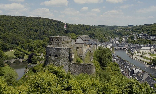 BOUILLON ET SON CHÂTEAU-FORT MÉDIÉVAL